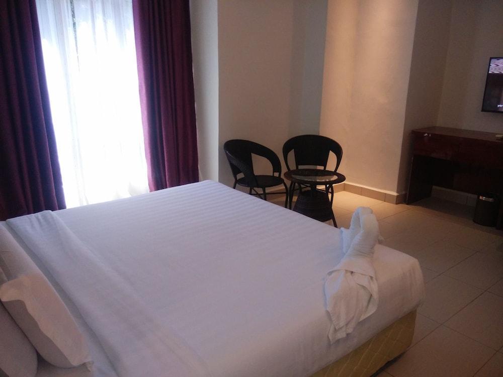 Mny Hotel & Resort Kampung Teluk Nipah Exterior photo