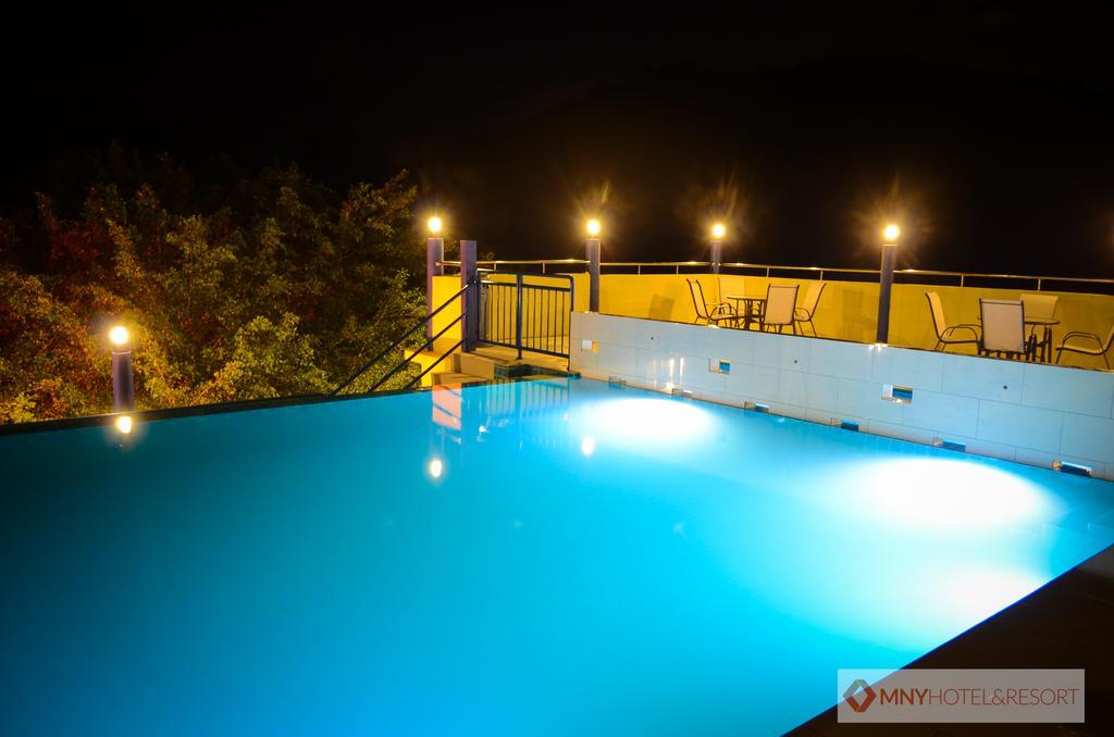 Mny Hotel & Resort Kampung Teluk Nipah Exterior photo