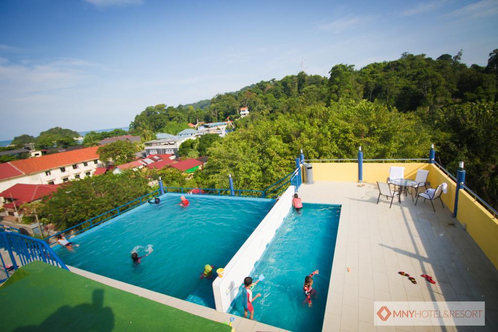Mny Hotel & Resort Kampung Teluk Nipah Exterior photo