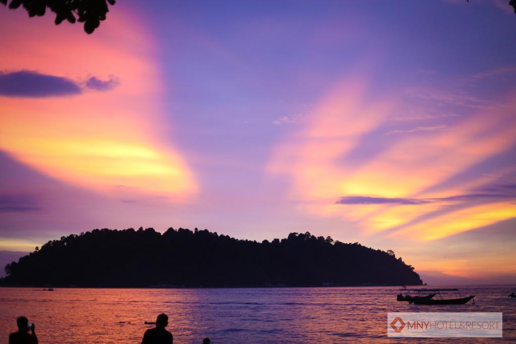Mny Hotel & Resort Kampung Teluk Nipah Exterior photo