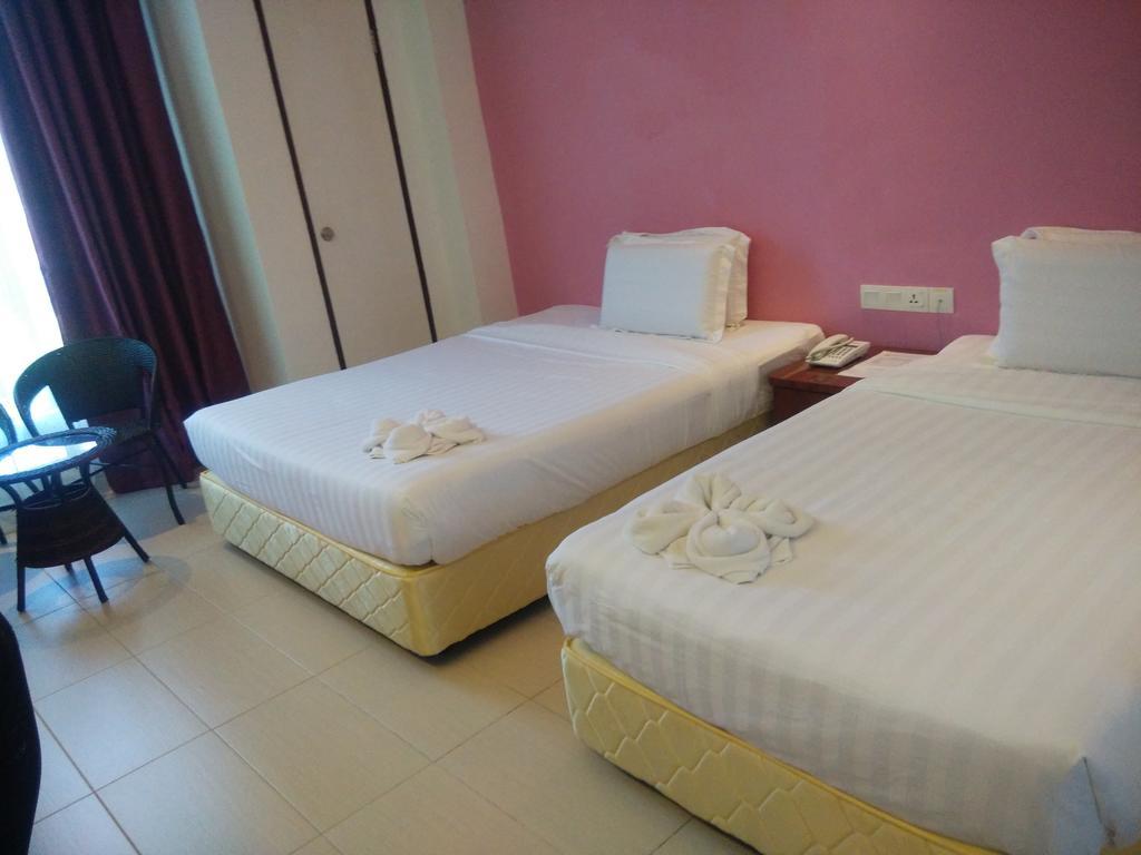 Mny Hotel & Resort Kampung Teluk Nipah Exterior photo